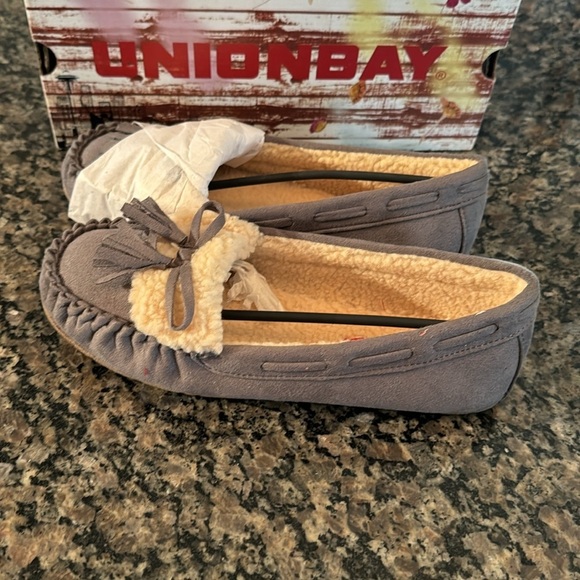 Unionbay Yum tassel moccasin slipper NIB 7.5 - Picture 2 of 8